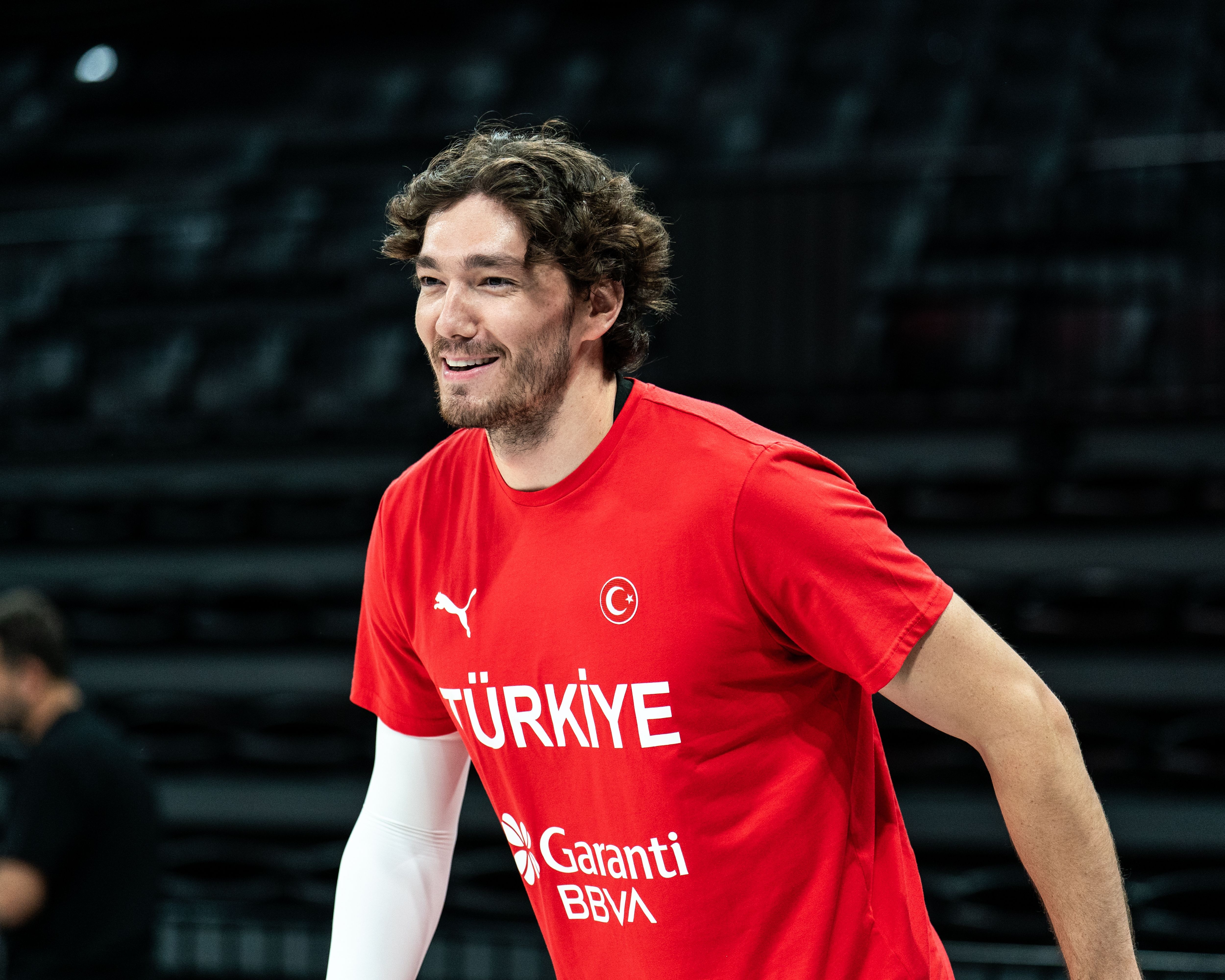 奥斯曼高效斩获21分，10罚7中并贡献2篮板1助攻1抢断