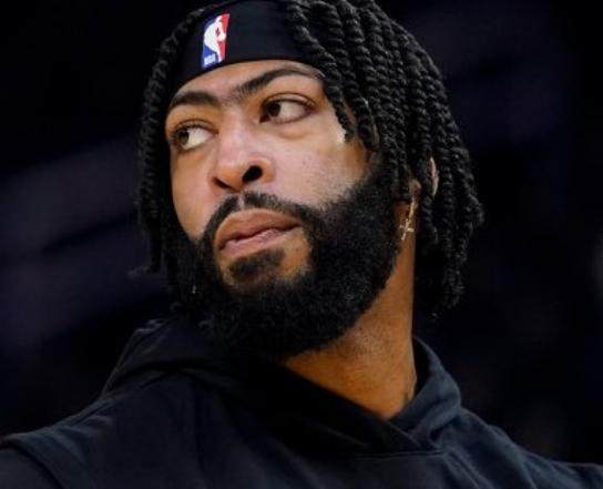 bob半岛体育-下半场仅有2次出手 为浓眉喂球成湖人又一难题